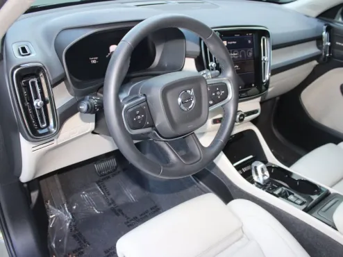 2024 Volvo XC40 Ultimate photo 4