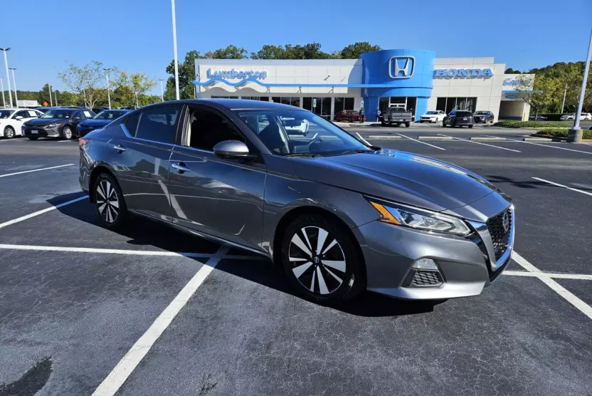 2021 Nissan Altima 2.5 SV photo 1