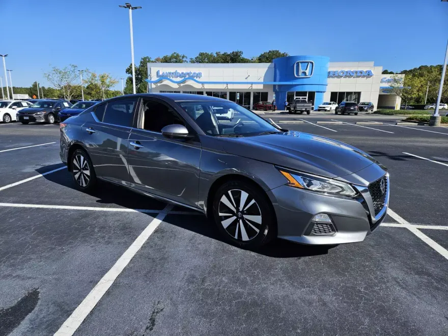 2021 Nissan Altima 2.5 SV photo 1
