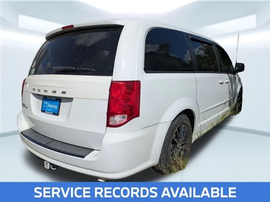 2015 Dodge Grand Caravan SXT photo 1