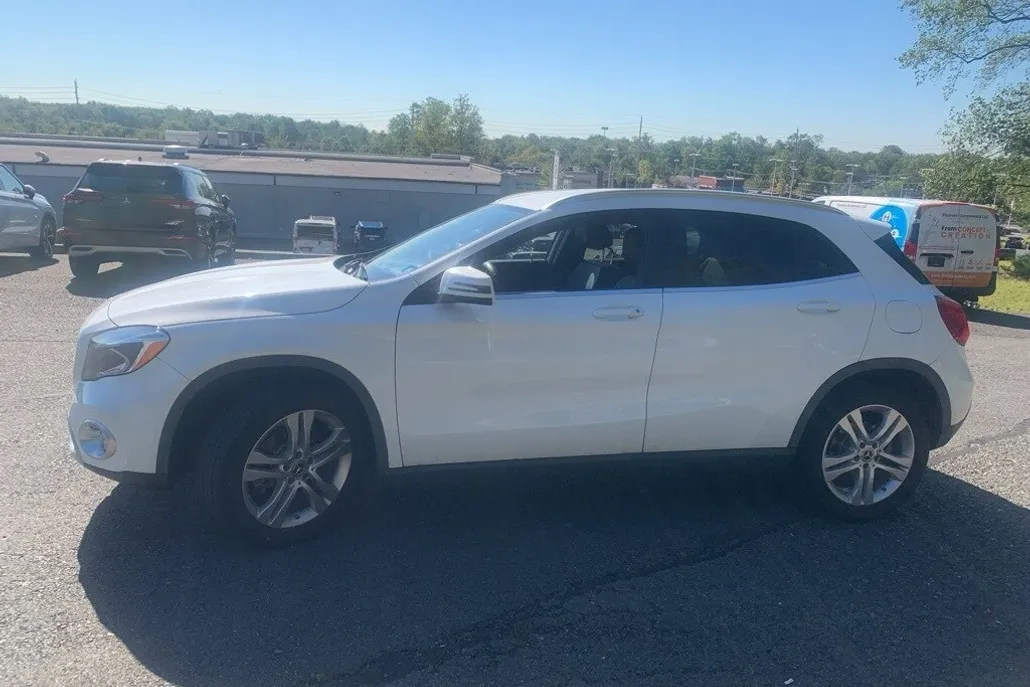 2020 Mercedes Benz GLA 250 photo 1