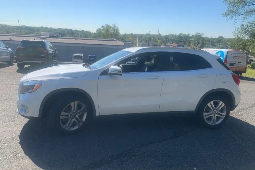 2020 Mercedes Benz GLA 250 photo 1