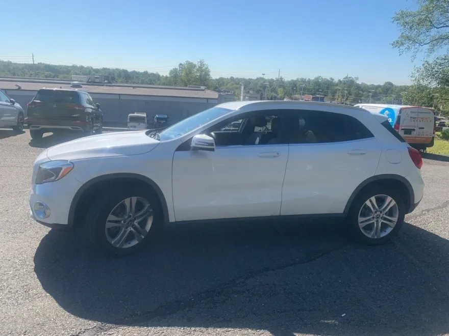 2020 Mercedes Benz GLA 250 photo 1