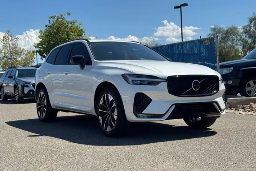 2026 Volvo XC60 B5 Plus photo 1
