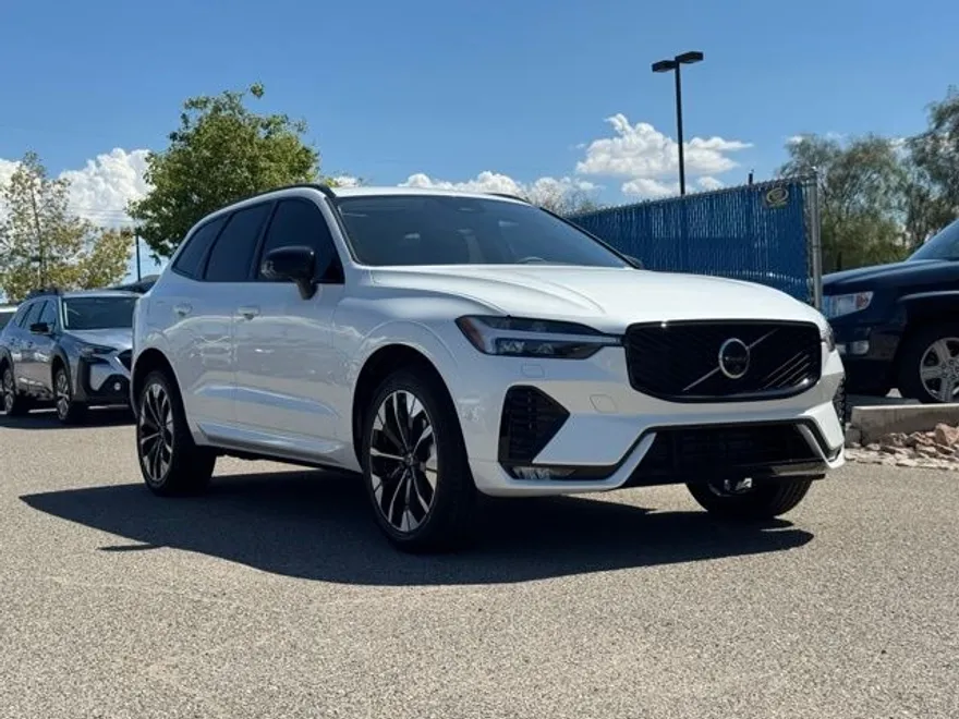 2026 Volvo XC60 B5 Plus photo 1
