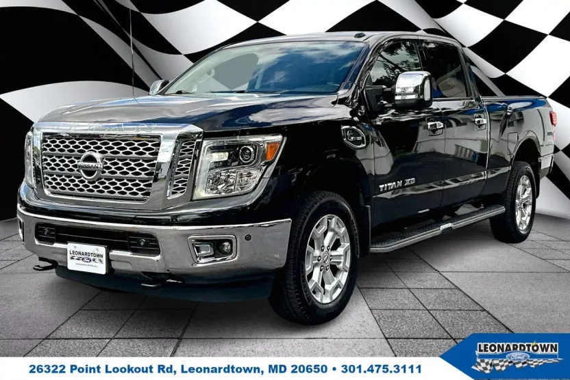 2017 Nissan Titan SL photo 1