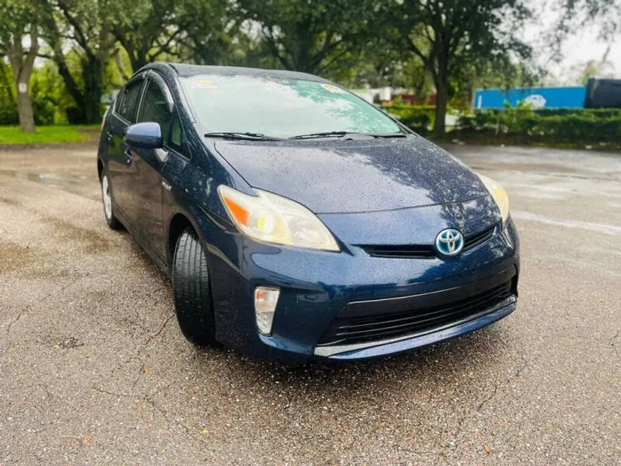 2015 Toyota Prius Four photo 1