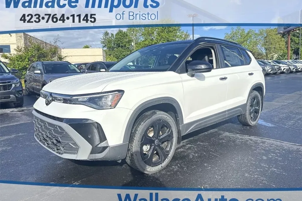 2025 Volkswagen Taos SE photo 1