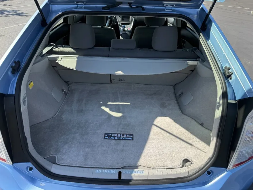 2015 Toyota Prius Plug-in Hybrid Advanced photo 14
