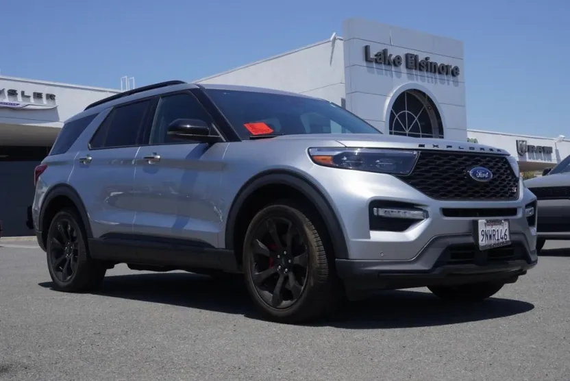 2024 Ford Explorer ST photo 1