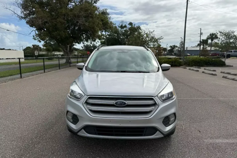2018 Ford Escape SE Sport photo 1