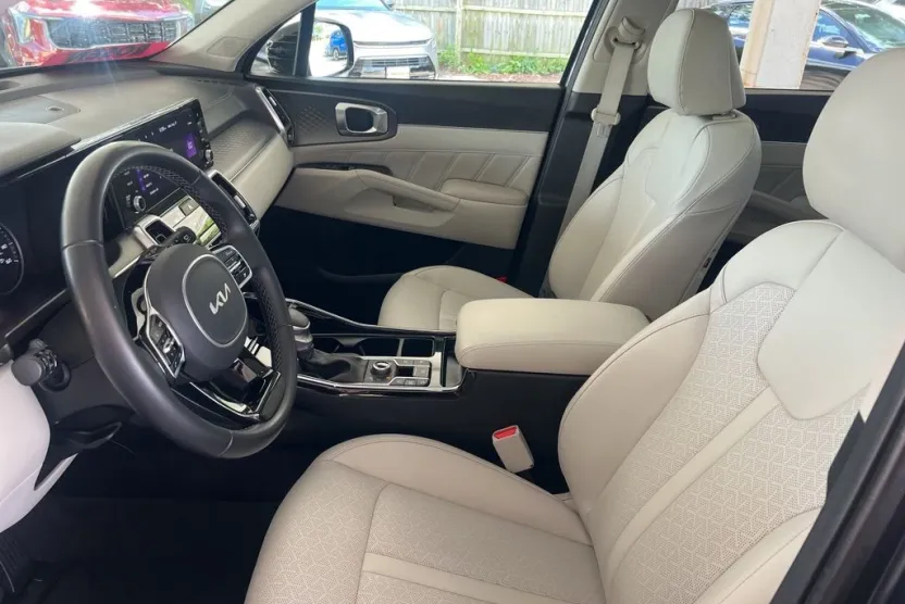 2022 Kia Sorento SX photo 1