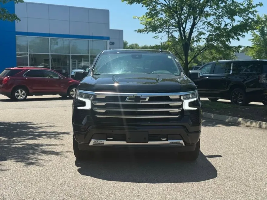 2024 Chevrolet Silverado 1500 High Country photo 1