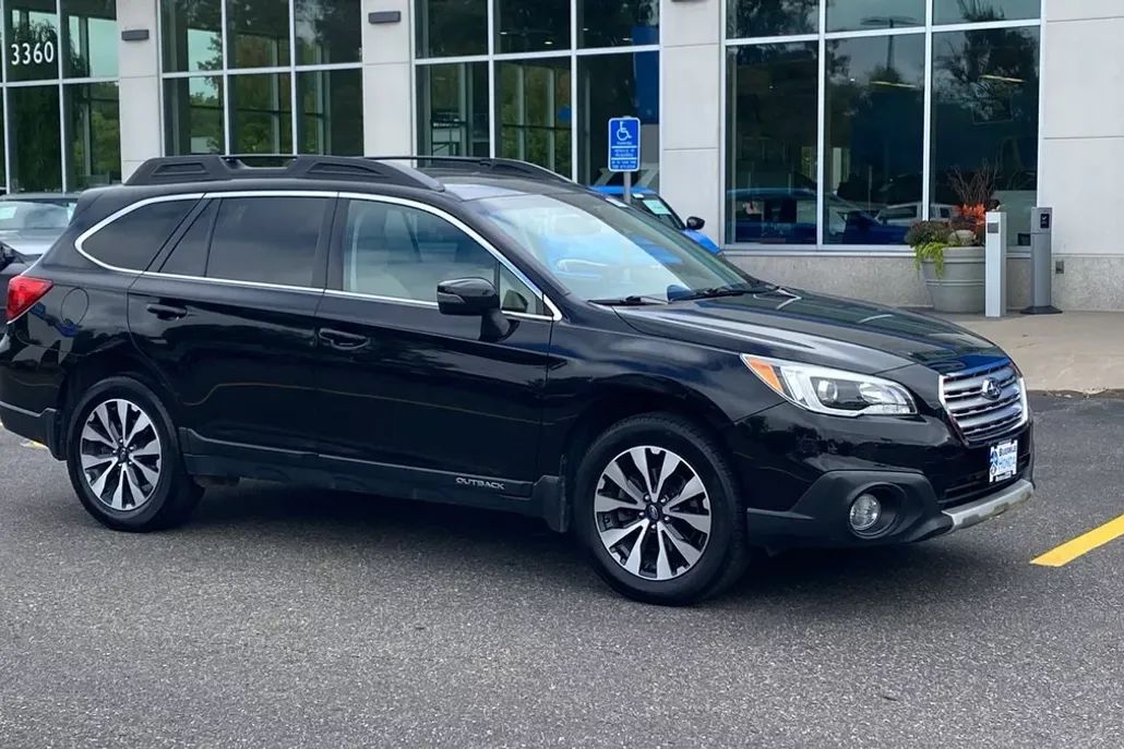 2016 Subaru Outback 3.6R Limited photo 1