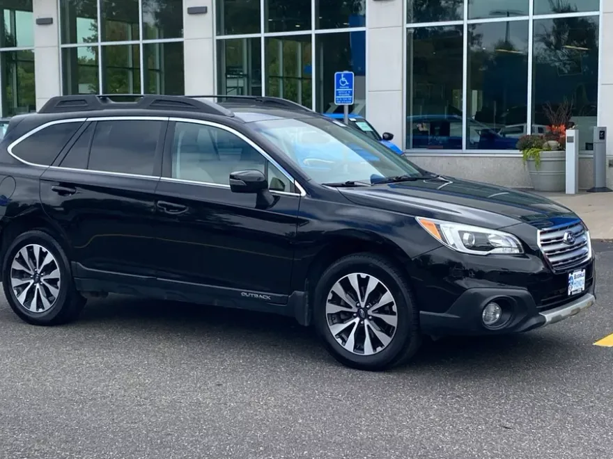 2016 Subaru Outback 3.6R Limited photo 1