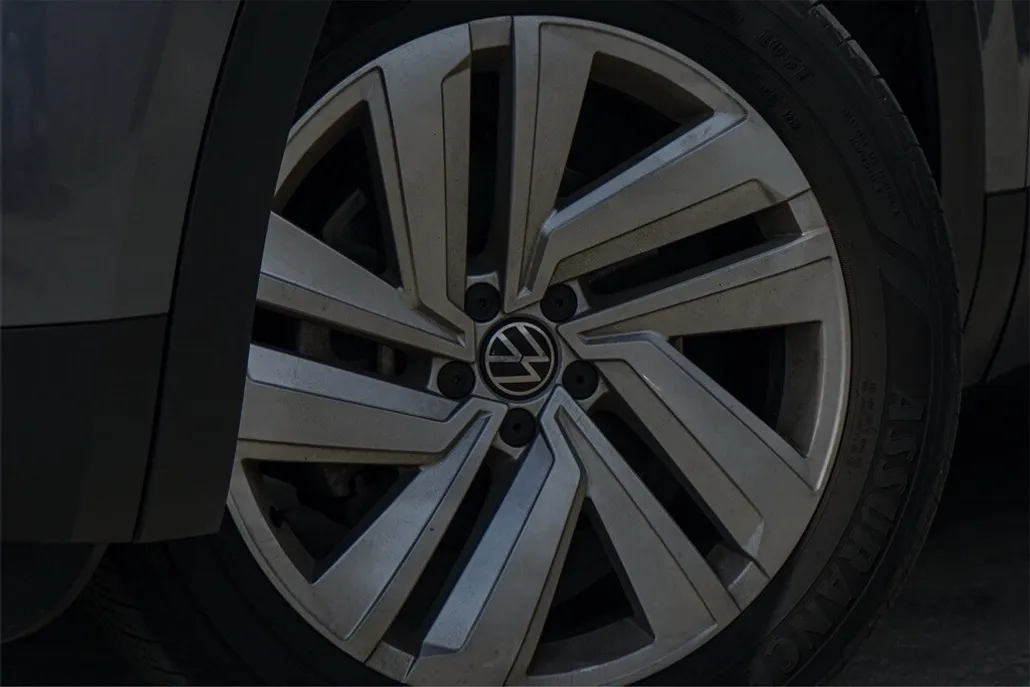 2020 Volkswagen Atlas Cross Sport SE Technology photo 1