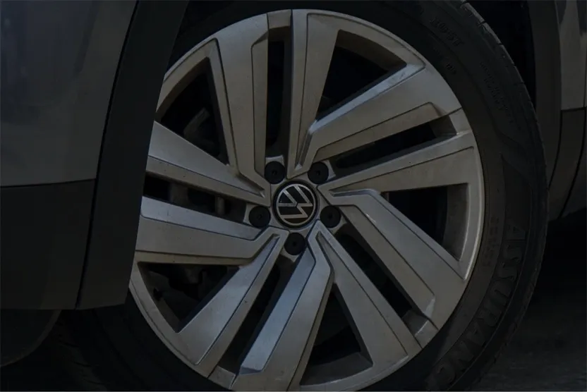 2020 Volkswagen Atlas Cross Sport SE Technology photo 1