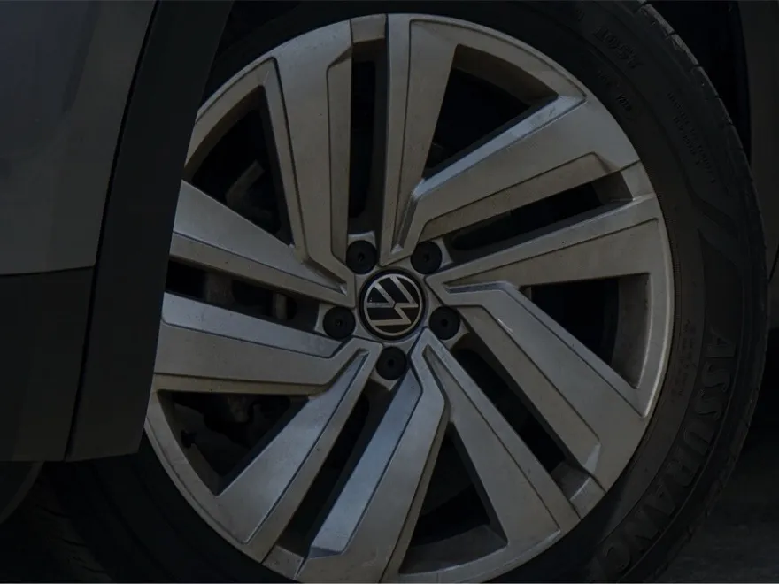 2020 Volkswagen Atlas Cross Sport SE Technology photo 1
