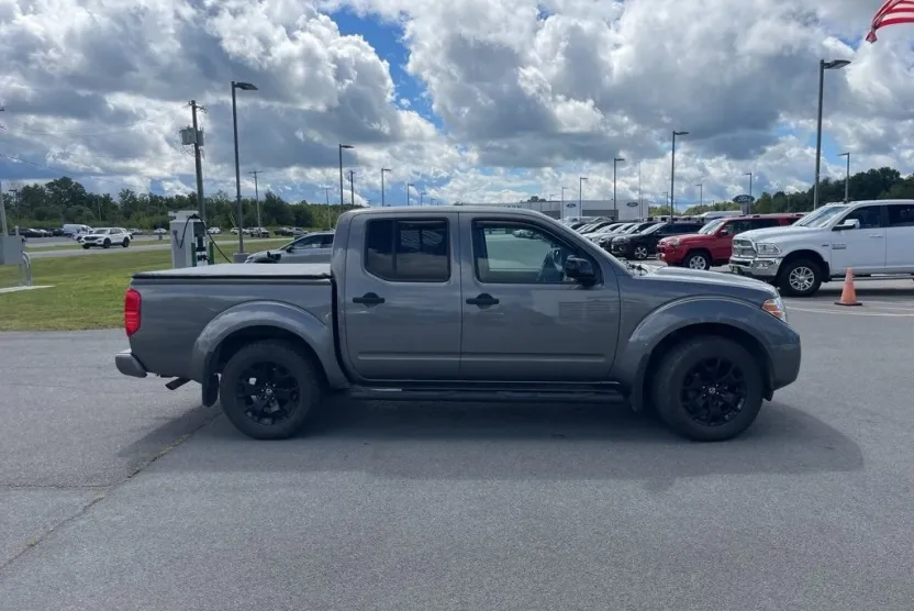 2021 Nissan Frontier Crew Cab SV photo 1
