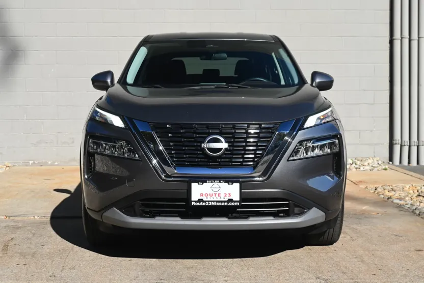 2023 Nissan Rogue SV photo 1