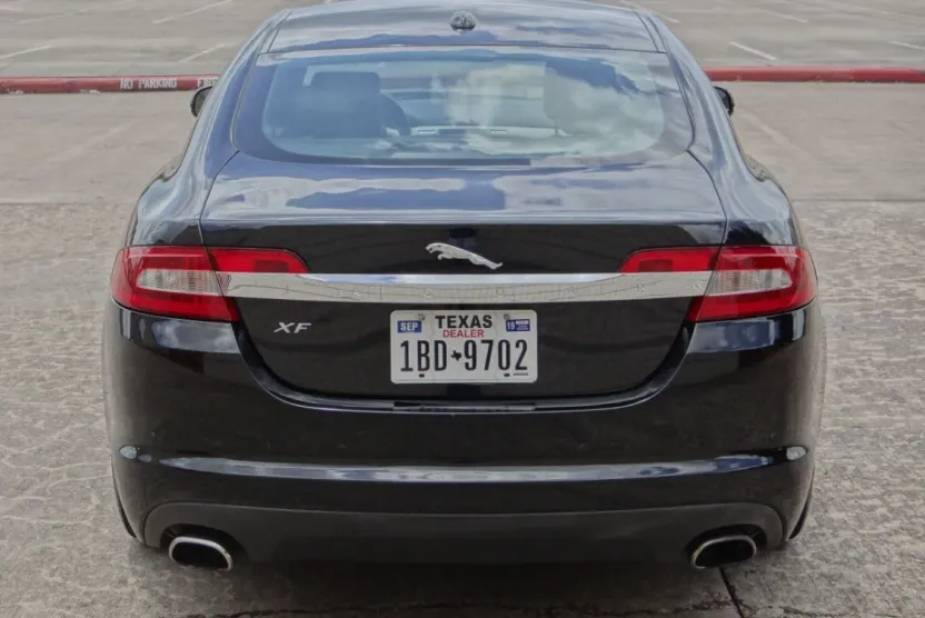 2011 Jaguar XF Premium photo 1