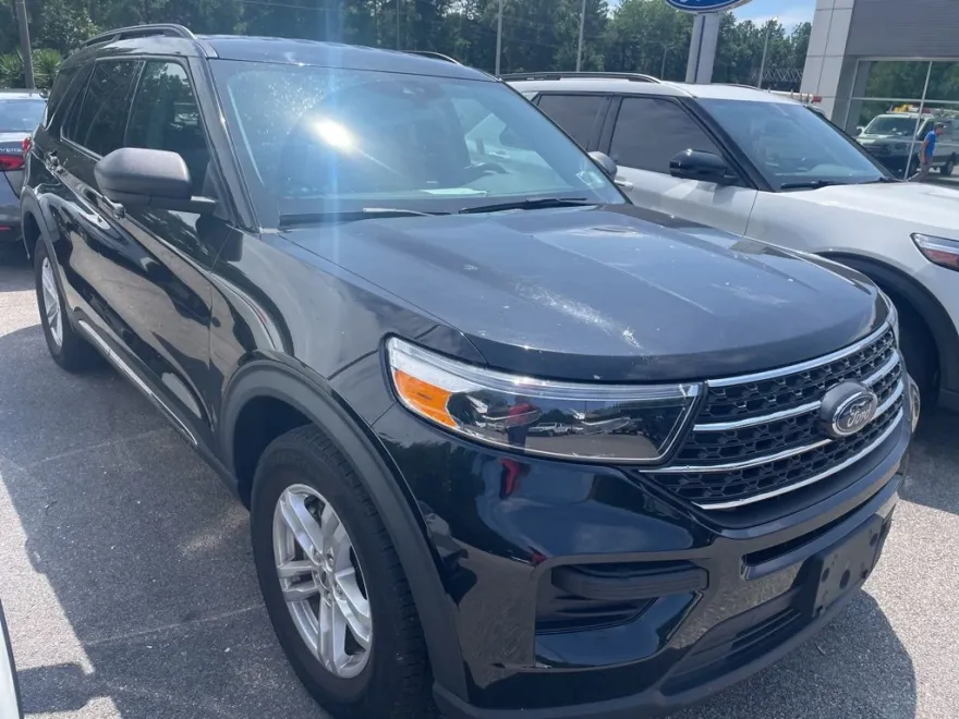 2022 Ford Explorer XLT photo 1