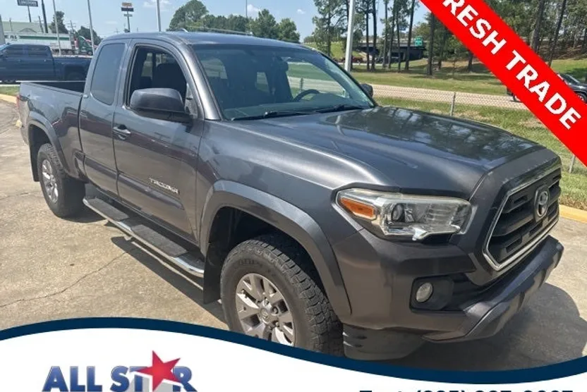 2017 Toyota Tacoma SR5 V6 photo 1
