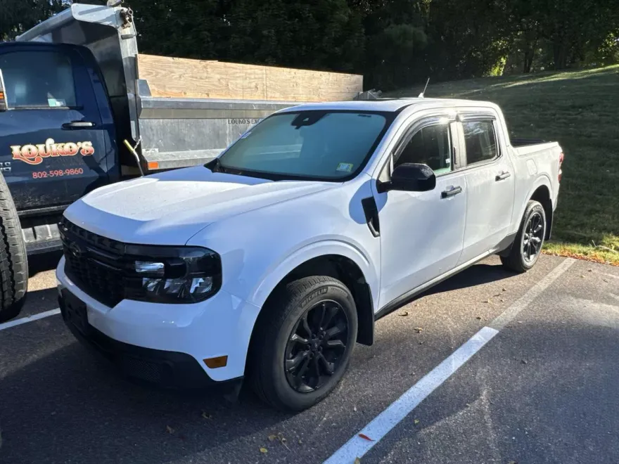 2023 Ford Maverick XLT photo 1