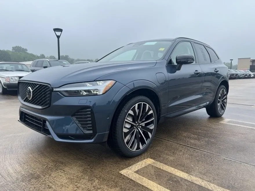 2026 Volvo XC60 Hybrid T8 photo 1
