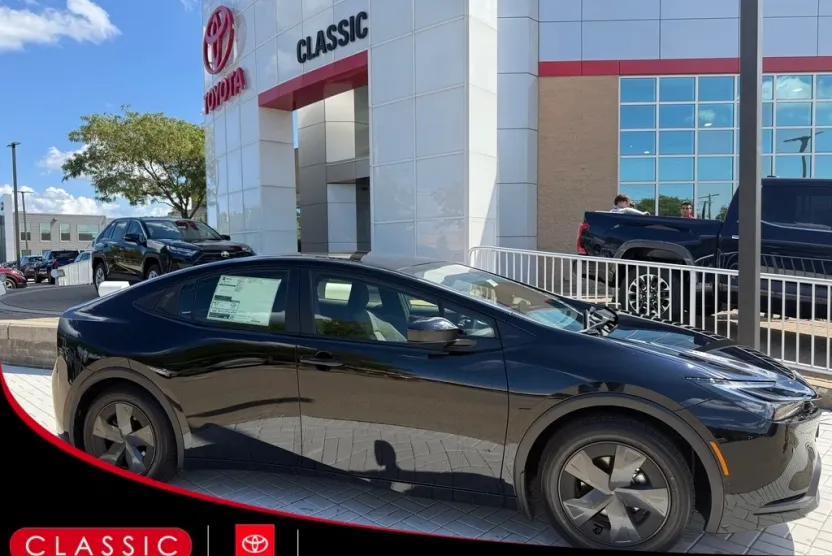 2026 Toyota Prius LE photo 1
