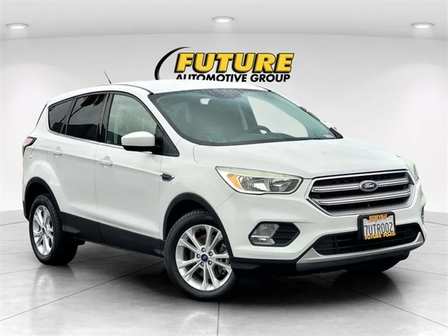 2017 Ford Escape SE Sport photo 1