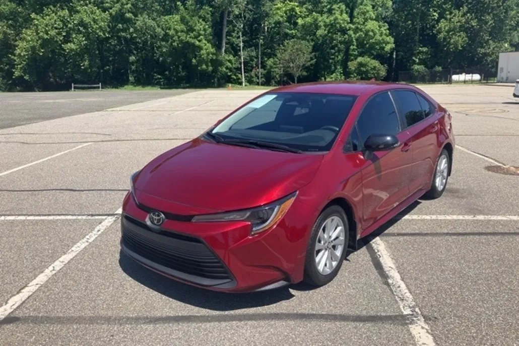 2023 Toyota Corolla LE photo 1