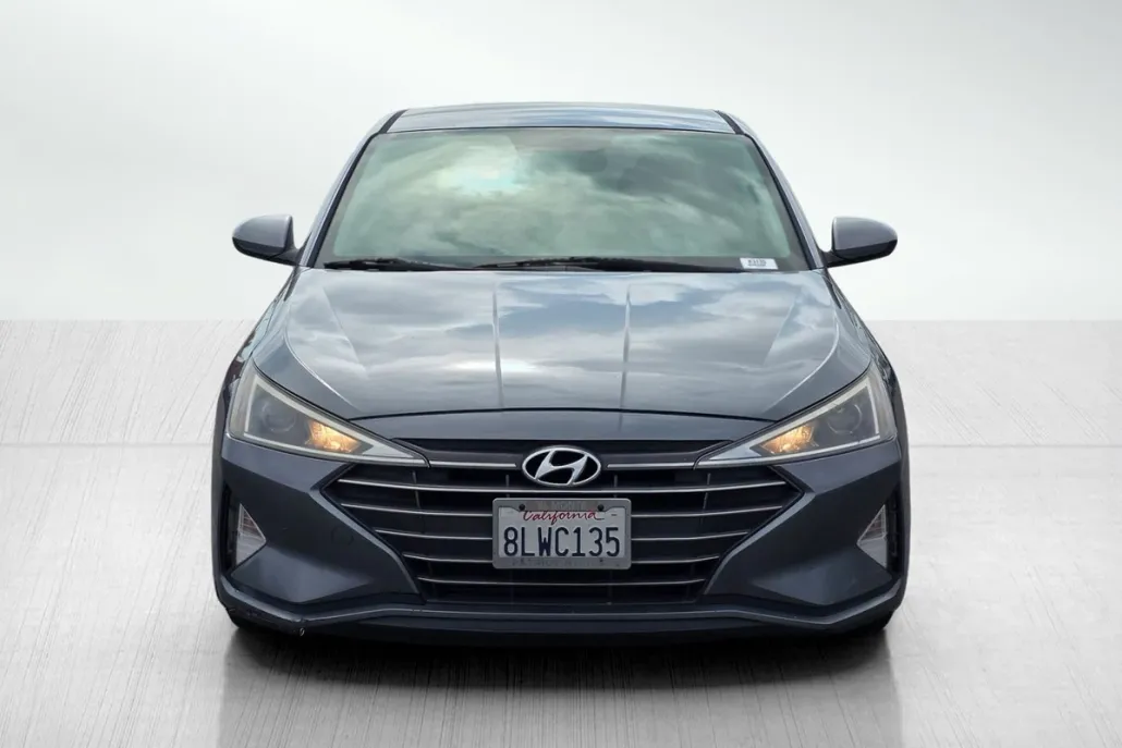 2019 Hyundai Elantra SE photo 1