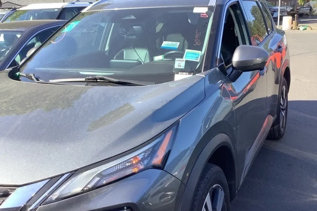 2023 Nissan Rogue SL photo 1