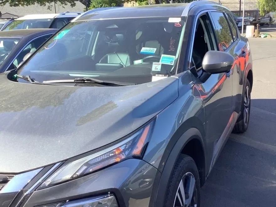 2023 Nissan Rogue SL photo 1