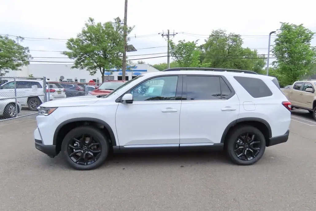2025 Honda Pilot Touring photo 1