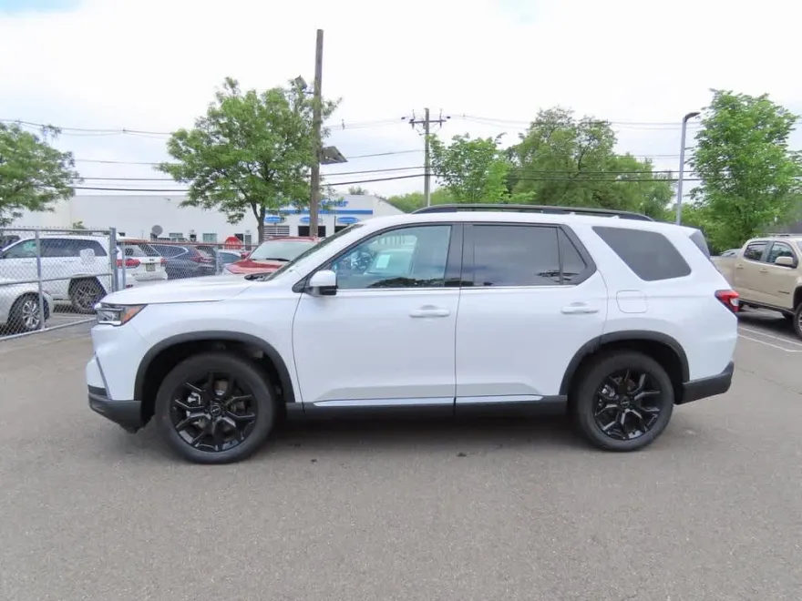 2025 Honda Pilot Touring photo 1