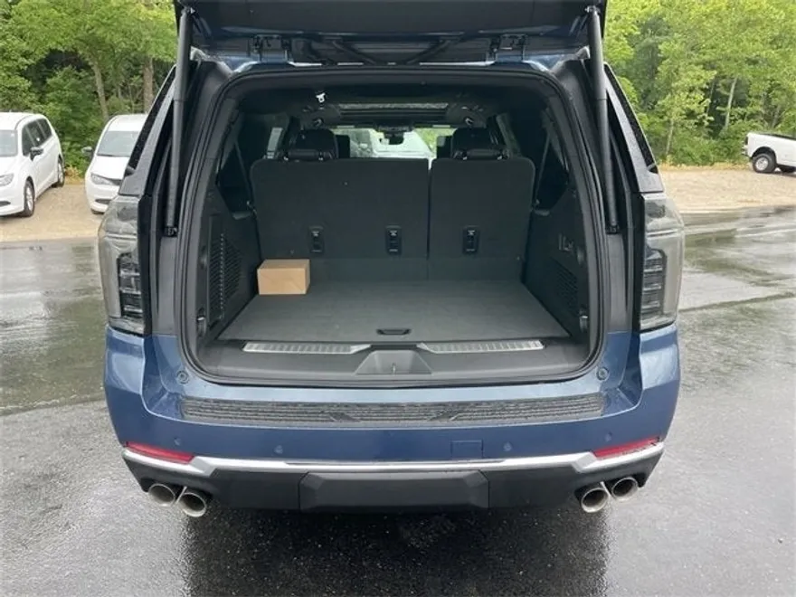 2025 Chevrolet Suburban Premier photo 26