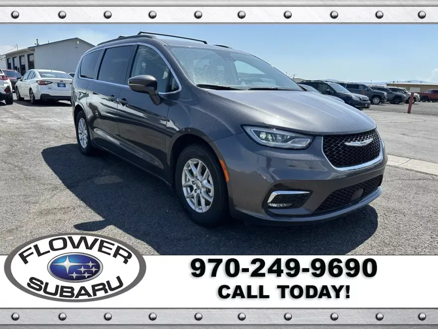 2022 Chrysler Pacifica Touring L photo 1