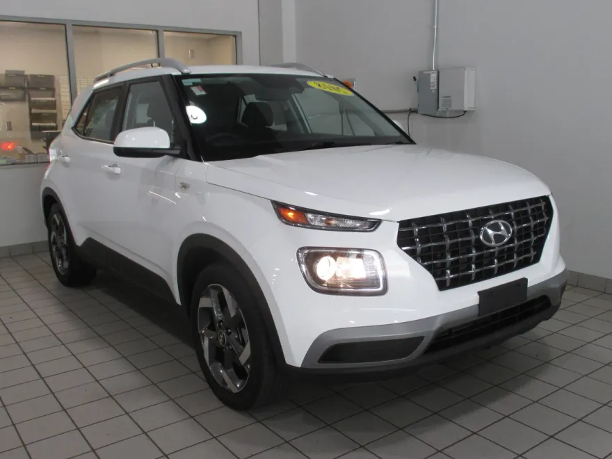 2023 Hyundai Venue SEL photo 1