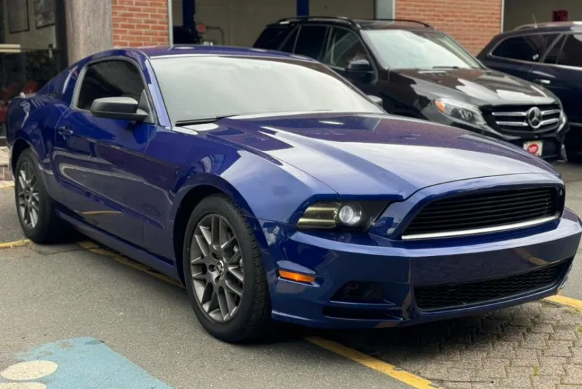 2014 Ford Mustang V6 photo 1