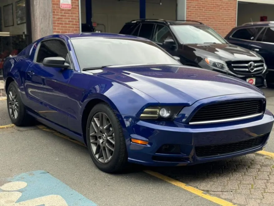2014 Ford Mustang V6 photo 1
