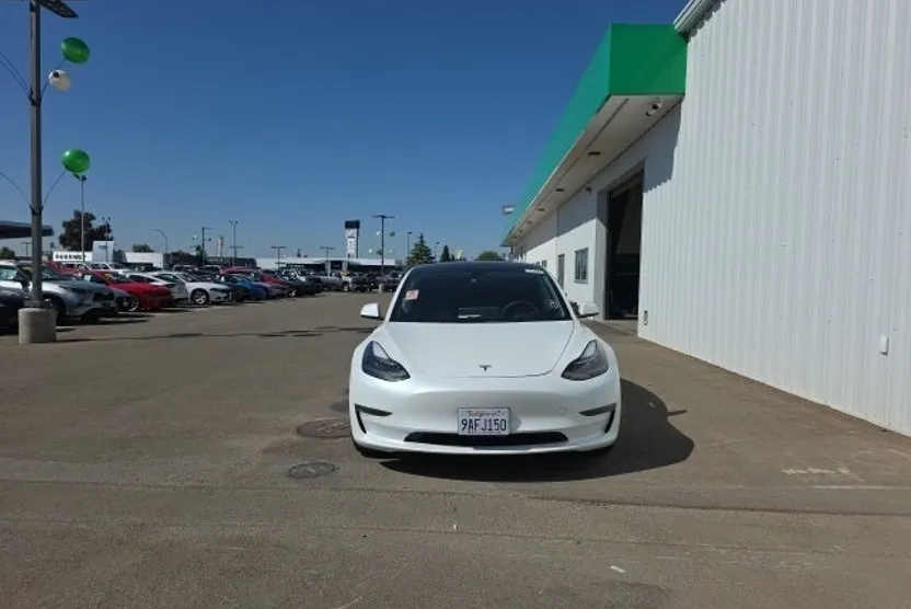 2022 Tesla Model 3 Long Range photo 1