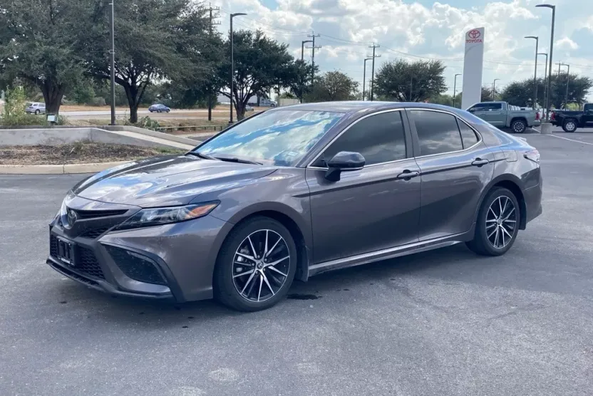 2023 Toyota Camry SE photo 1