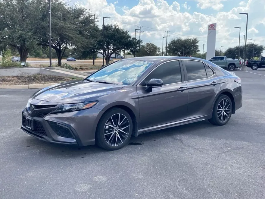2023 Toyota Camry SE photo 1