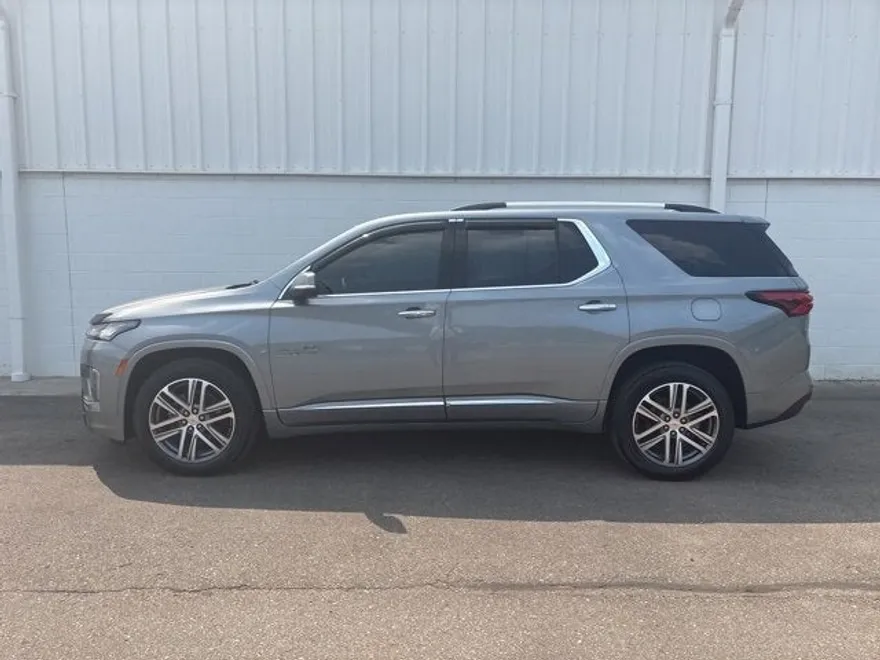 2023 Chevrolet Traverse High Country photo 1