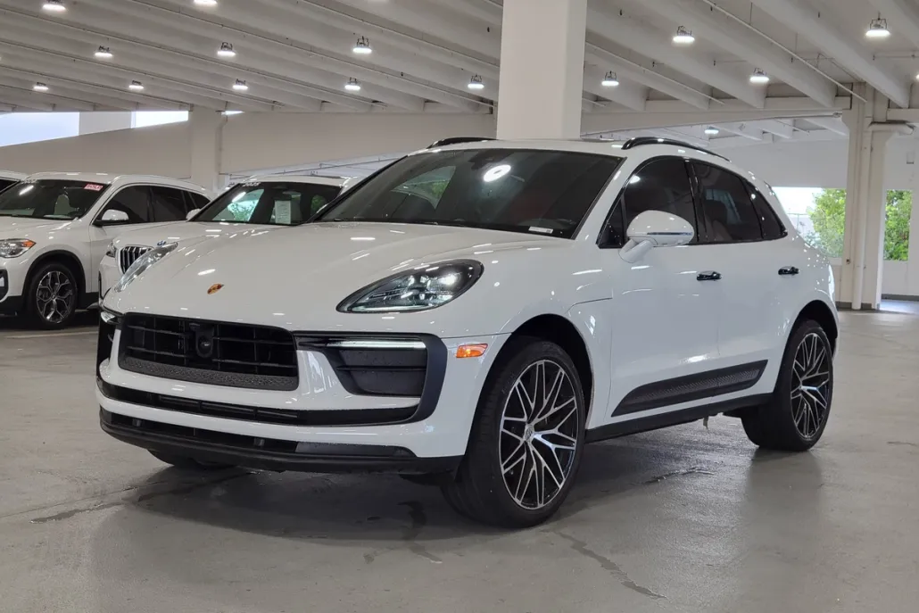 2024 Porsche Macan T photo 1