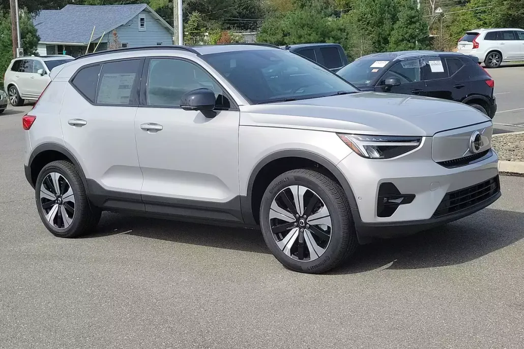 2023 Volvo XC40 Recharge Plus photo 1