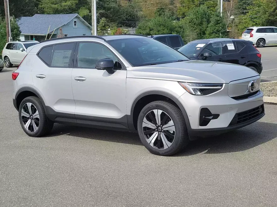 2023 Volvo XC40 Recharge Plus photo 1