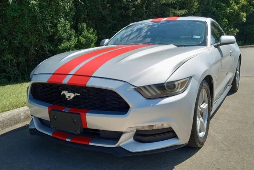 2017 Ford Mustang V6 photo 1